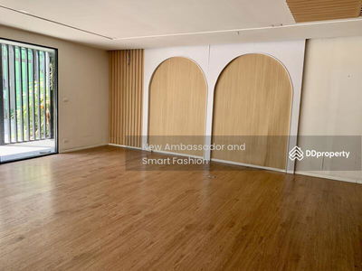 Sukhumvit Soi 76, Samut Prakan, Thailand Sukhumvit Soi 76, Samut Prakan, Thailand