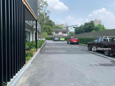 Sukhumvit Soi 76, Samut Prakan, Thailand Sukhumvit Soi 76, Samut Prakan, Thailand