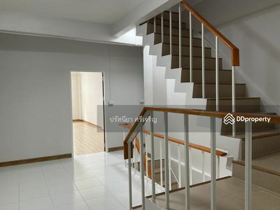 Townhouse for rent, 18.7 sq m, 5 floors, newly renovated, 5 bedrooms, 5 bathrooms, 7 air conditioners, 3 phase electricity, 2 kitchens. Usable area 370 sq m. Electric door, Bangkok, Thailand Townhouse for rent, 18.7 sq m, 5 floors, newly renovated, 5 bedrooms, 5 bathrooms, 7 air conditioners, 3 phase electricity, 2 kitchens. Usable area 370 sq m. Electric door, Bangkok, Thailand