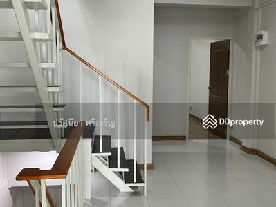 Townhouse for rent, 18.7 sq m, 5 floors, newly renovated, 5 bedrooms, 5 bathrooms, 7 air conditioners, 3 phase electricity, 2 kitchens. Usable area 370 sq m. Electric door, Bangkok, Thailand Townhouse for rent, 18.7 sq m, 5 floors, newly renovated, 5 bedrooms, 5 bathrooms, 7 air conditioners, 3 phase electricity, 2 kitchens. Usable area 370 sq m. Electric door, Bangkok, Thailand