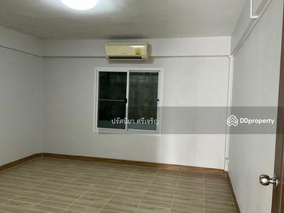Townhouse for rent, 18.7 sq m, 5 floors, newly renovated, 5 bedrooms, 5 bathrooms, 7 air conditioners, 3 phase electricity, 2 kitchens. Usable area 370 sq m. Electric door, Bangkok, Thailand Townhouse for rent, 18.7 sq m, 5 floors, newly renovated, 5 bedrooms, 5 bathrooms, 7 air conditioners, 3 phase electricity, 2 kitchens. Usable area 370 sq m. Electric door, Bangkok, Thailand