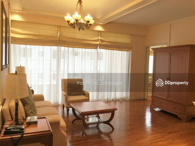 Langsuan Ville, Bangkok, Thailand Langsuan Ville, Bangkok, Thailand