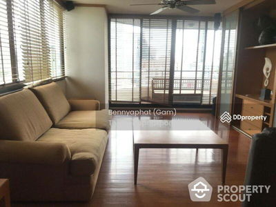 Lake Avenue Sukhumvit 16, Bangkok, Thailand Lake Avenue Sukhumvit 16, Bangkok, Thailand