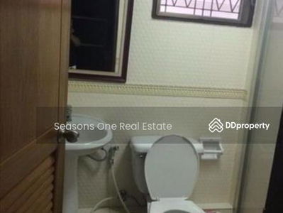 House for rent, 3 floors, 4 bedrooms, Phrom Phong area., Bangkok, Thailand House for rent, 3 floors, 4 bedrooms, Phrom Phong area., Bangkok, Thailand