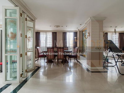 Langsuan Ville, Bangkok, Thailand Langsuan Ville, Bangkok, Thailand