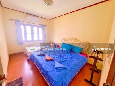 Khao Laem Ya-Mu Koh Samet (2.5 km.), Ban Phe Fresh Market (5.5 km.), Mae Ramphueng Beach, Rayong, Thailand Khao Laem Ya-Mu Koh Samet (2.5 km.), Ban Phe Fresh Market (5.5 km.), Mae Ramphueng Beach, Rayong, Thailand