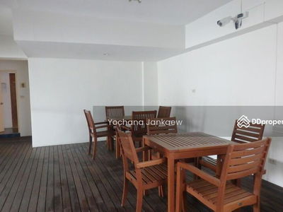 Royal Castle Sukhumvit, Bangkok, Thailand Royal Castle Sukhumvit, Bangkok, Thailand