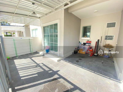 Beautiful new townhome for rent, J City, Assumption College, Sriracha, Chon Buri, Thailand Beautiful new townhome for rent, J City, Assumption College, Sriracha, Chon Buri, Thailand