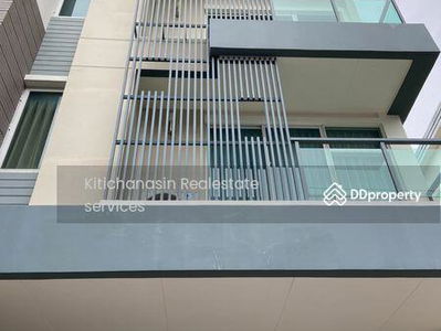 Town Avenue Srinakarin, Bangkok, Thailand Town Avenue Srinakarin, Bangkok, Thailand