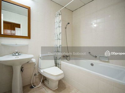 Krungthep Thani Tower, Bangkok, Thailand Krungthep Thani Tower, Bangkok, Thailand