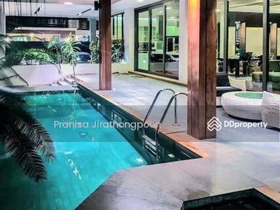 Luxurious modern house in the heart of the city, Ekkamai 22, Bangkok, Thailand Luxurious modern house in the heart of the city, Ekkamai 22, Bangkok, Thailand