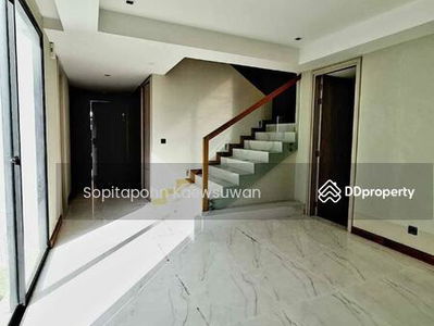 10400, Bangkok, Thailand 10400, Bangkok, Thailand