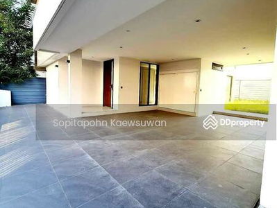 10400, Bangkok, Thailand 10400, Bangkok, Thailand