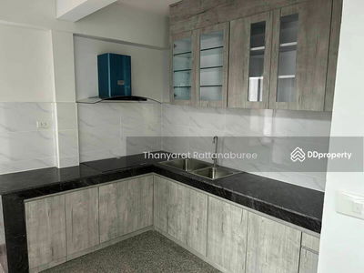 Townhouse for rent in Ekkamai, Bangkok, Thailand Townhouse for rent in Ekkamai, Bangkok, Thailand