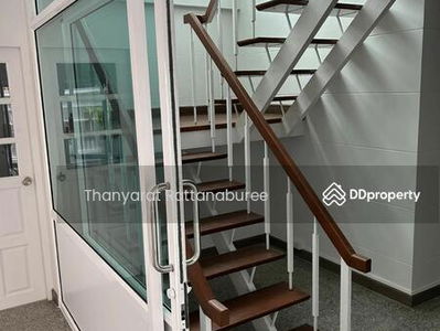 Townhouse for rent in Ekkamai, Bangkok, Thailand Townhouse for rent in Ekkamai, Bangkok, Thailand