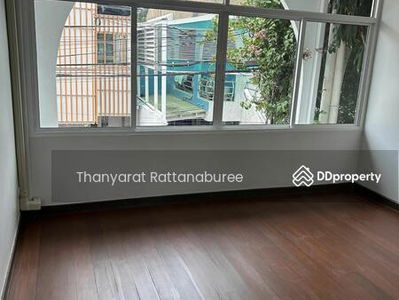 Townhouse for rent in Ekkamai, Bangkok, Thailand Townhouse for rent in Ekkamai, Bangkok, Thailand