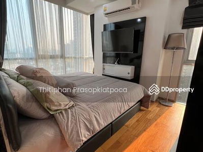 Abstracts Phahonyothin Park, Bangkok, Thailand Abstracts Phahonyothin Park, Bangkok, Thailand