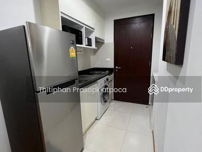 Abstracts Phahonyothin Park, Bangkok, Thailand Abstracts Phahonyothin Park, Bangkok, Thailand