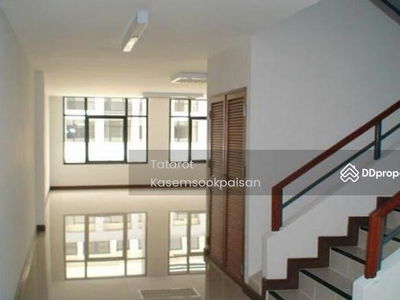 Large 4-Br Townhouse in Bang Na Nuea, Bangkok, Thailand Large 4-Br Townhouse in Bang Na Nuea, Bangkok, Thailand