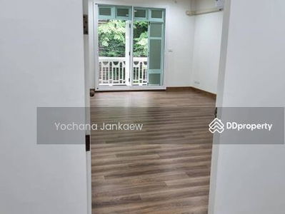Large 6-Br Townhouse near BTS Sala Daeng, Bangkok, Thailand Large 6-Br Townhouse near BTS Sala Daeng, Bangkok, Thailand