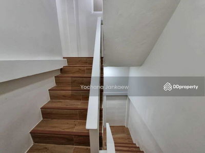 Large 6-Br Townhouse near BTS Sala Daeng, Bangkok, Thailand Large 6-Br Townhouse near BTS Sala Daeng, Bangkok, Thailand