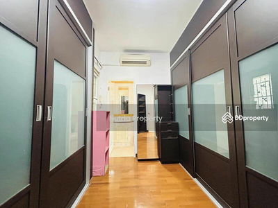 Seranee Raya 2, Bangkok, Thailand Seranee Raya 2, Bangkok, Thailand