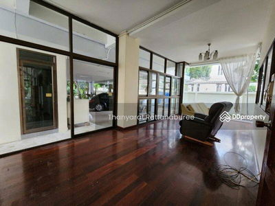 Single house near BTS Bangchak, Bangkok, Thailand Single house near BTS Bangchak, Bangkok, Thailand