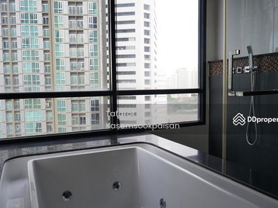 Ivy Ampio, Bangkok, Thailand Ivy Ampio, Bangkok, Thailand