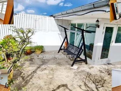 St. Andrew's School (1.5 km.), BTS Phra Khanong (2.5 km.), Bangkok, Thailand St. Andrew's School (1.5 km.), BTS Phra Khanong (2.5 km.), Bangkok, Thailand