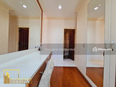 Townhouse in Compound, Bangkok, Thailand Townhouse in Compound, Bangkok, Thailand