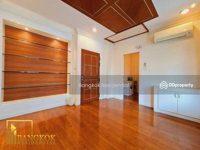 Townhouse in Compound, Bangkok, Thailand Townhouse in Compound, Bangkok, Thailand