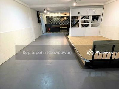 10400, Bangkok, Thailand 10400, Bangkok, Thailand