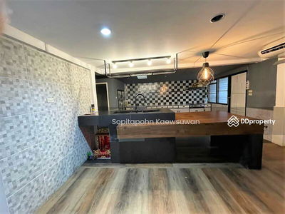 10400, Bangkok, Thailand 10400, Bangkok, Thailand