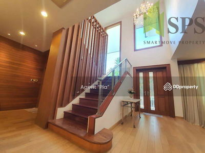 Narasiri Pattanakarn-Srinakarin, Bangkok, Thailand Narasiri Pattanakarn-Srinakarin, Bangkok, Thailand