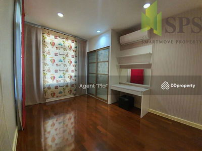 Narasiri Pattanakarn-Srinakarin, Bangkok, Thailand Narasiri Pattanakarn-Srinakarin, Bangkok, Thailand