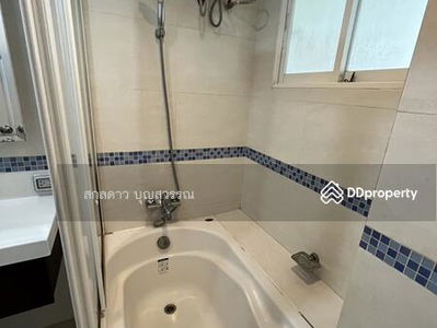 Life @ Ratchada-Huai Khwang, Bangkok, Thailand Life @ Ratchada-Huai Khwang, Bangkok, Thailand