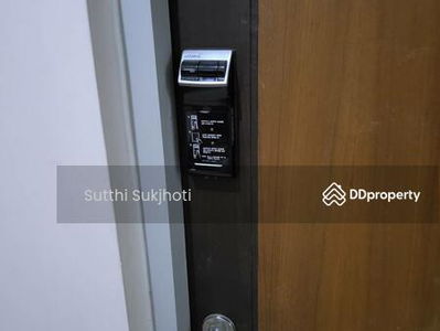 Intro Phaholyothin-Pradipat, Bangkok, Thailand Intro Phaholyothin-Pradipat, Bangkok, Thailand