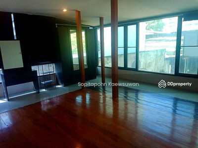 10110, Bangkok, Thailand 10110, Bangkok, Thailand