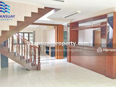 For rent, 2-story detached house, Soi Phahonyothin 32, near the Dark Green Line. Senanikom Station, Bangkok, Thailand For rent, 2-story detached house, Soi Phahonyothin 32, near the Dark Green Line. Senanikom Station, Bangkok, Thailand