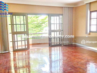 For rent, 2-story detached house, Soi Phahonyothin 32, near the Dark Green Line. Senanikom Station, Bangkok, Thailand For rent, 2-story detached house, Soi Phahonyothin 32, near the Dark Green Line. Senanikom Station, Bangkok, Thailand