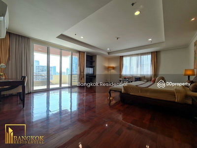 Piyathip Place, Bangkok, Thailand Piyathip Place, Bangkok, Thailand