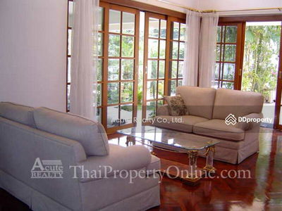 Single house for rent with private garden and swimming pool in Phaholyothin 40., Bangkok, Thailand Single house for rent with private garden and swimming pool in Phaholyothin 40., Bangkok, Thailand