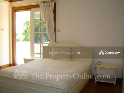Single house for rent with private garden and swimming pool in Phaholyothin 40., Bangkok, Thailand Single house for rent with private garden and swimming pool in Phaholyothin 40., Bangkok, Thailand