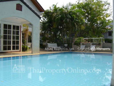 Single house for rent with private garden and swimming pool in Phaholyothin 40., Bangkok, Thailand Single house for rent with private garden and swimming pool in Phaholyothin 40., Bangkok, Thailand