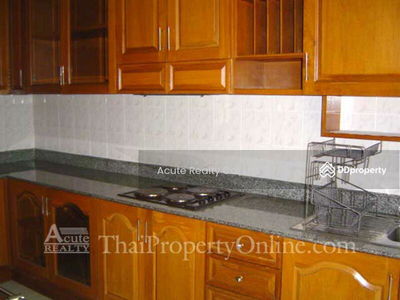 Single house for rent with private garden and swimming pool in Phaholyothin 40., Bangkok, Thailand Single house for rent with private garden and swimming pool in Phaholyothin 40., Bangkok, Thailand