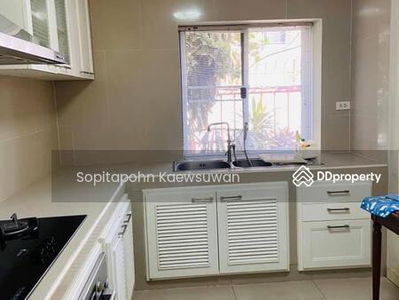 10110, Bangkok, Thailand 10110, Bangkok, Thailand