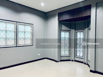 Home office, Phahonyothin Road 62/1, 3 bedrooms, 3 bathrooms, Pathum Thani., Thailand Home office, Phahonyothin Road 62/1, 3 bedrooms, 3 bathrooms, Pathum Thani., Thailand
