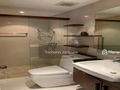 Large 4-Br Townhouse near BTS Phrom Phong, Bangkok, Thailand Large 4-Br Townhouse near BTS Phrom Phong, Bangkok, Thailand