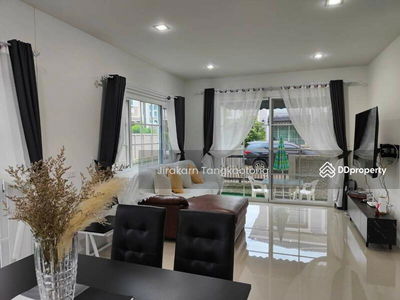 Golden Neo Chaengwattana-Muangthong, Nonthaburi, Thailand Golden Neo Chaengwattana-Muangthong, Nonthaburi, Thailand