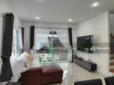 Golden Neo Chaengwattana-Muangthong, Nonthaburi, Thailand Golden Neo Chaengwattana-Muangthong, Nonthaburi, Thailand